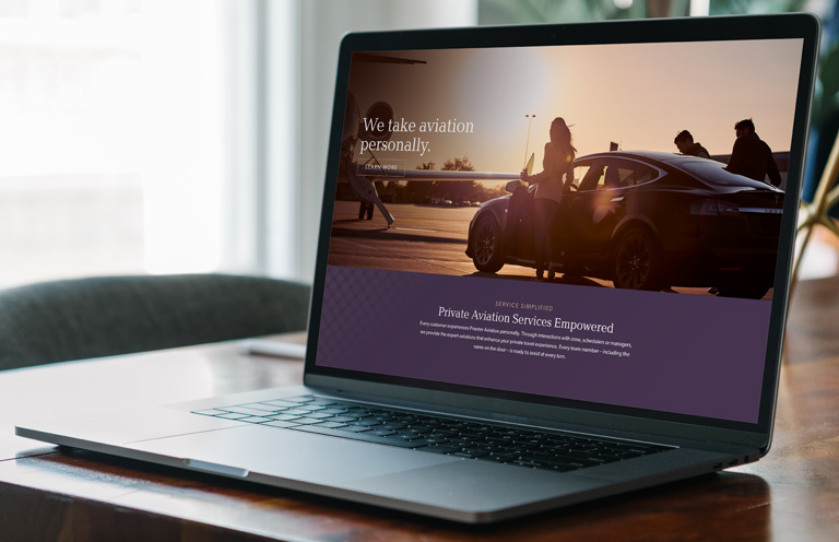 Priester website on computer